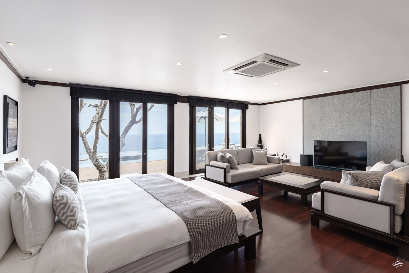 Pool Suite 1 - Bedroom 1