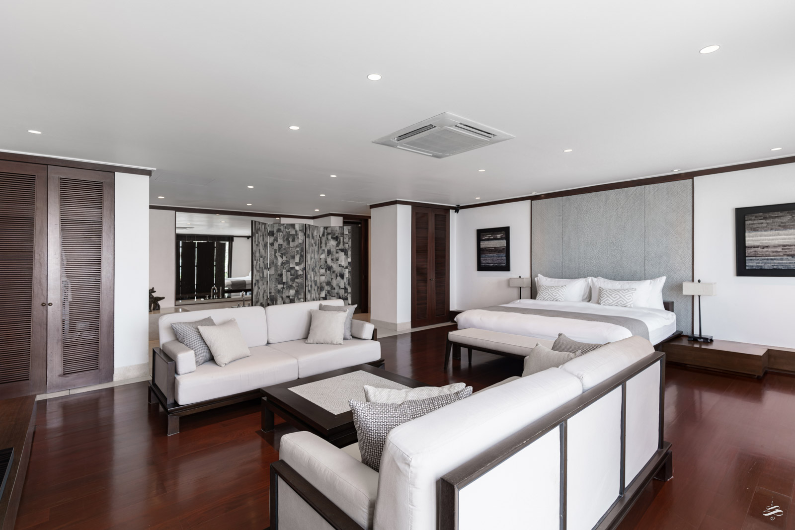 Pool Suite 1 - Bathroom 2