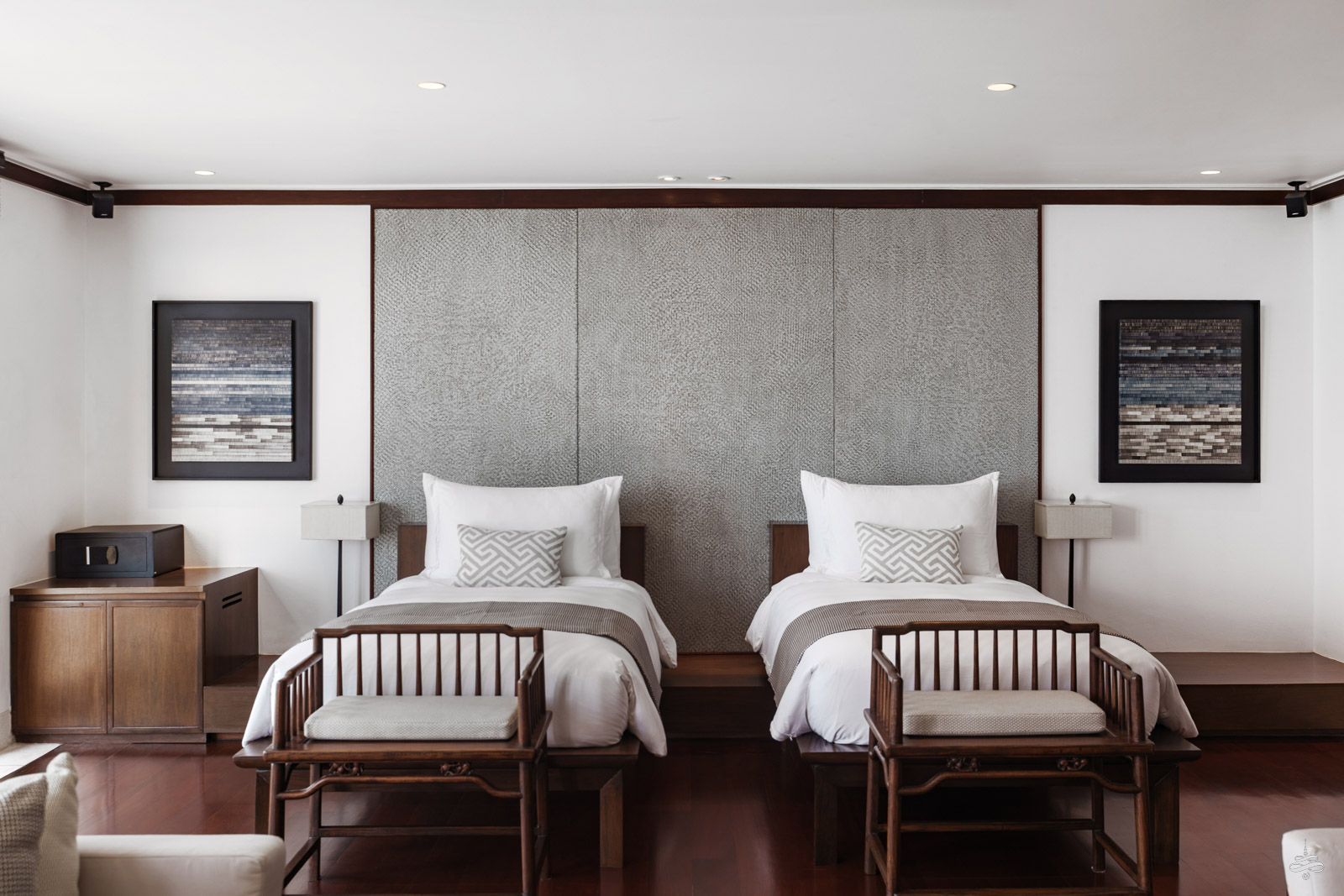 Pool Suite 2 - Bedroom 1